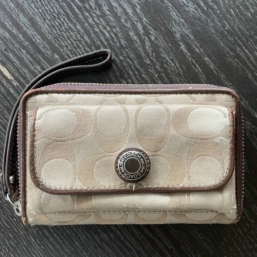 COACH wallet - Picture 3 of 4